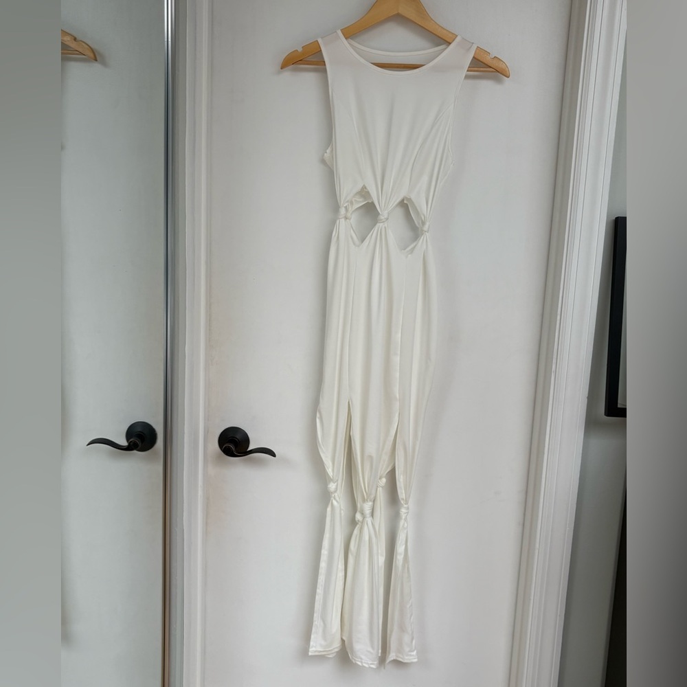 White Sleeveless Dress NWOT w/ Peekaboo Stomach - Size S